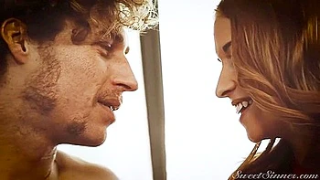 Adolescente ruiva chupando e sendo fodida forte