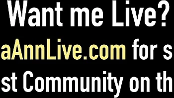 Julia Ann fickt sich solo in High Heels