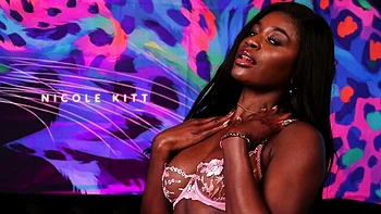 Nicole Kitt noire en BWC levrette et lapdance grind en POV