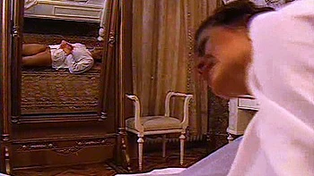 Dominante, kurvige Brünette Pornostar bläst