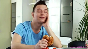 Amadora chupando e fodendo forte de quatro e cowgirl