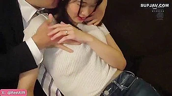 Азиатская милфа с большим членом, кремпай и волосатая киска