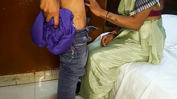 Pussy suculenta da desi bhabhi fodida pelo cano grosso do encanador