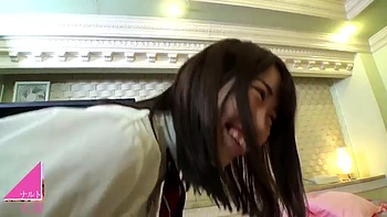 Adolescente asiática en casting porno POV