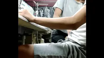 Que miedo me da poner a chupar a mi compañera de trabajo. Mira el video completo y deja tu comentario.