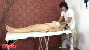 massagem nos peitoes da loira