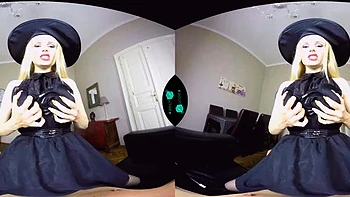 Cowgirl de peitos grandes chupando o pau em POV