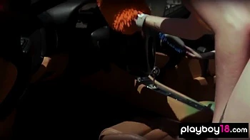 Madrastra Amilia y Carlotta depilan Ferrari sexy