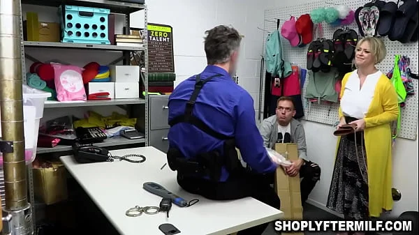Stepmom Dee Williams makes a deal with officer Mike Mancini that he will surely like in any way