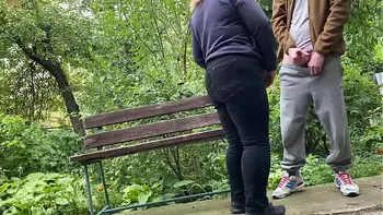 Cum on big ass MILF in jeans in the park