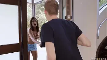 Prankster Gets a Pussy Sandwich - Daya Knight, Dee Williams / Brazzers  / stream full from www.zzfull.com/sand