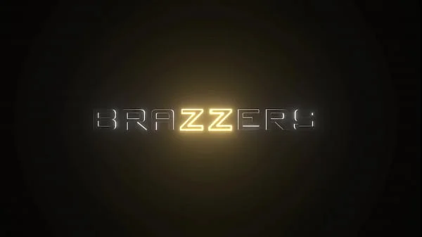 Cheating Gamer Distracted by Huge Cock - Kali Roses / Brazzers / stream full from www.zzfull.com/hude
