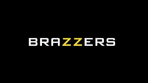Cosplay MILF Creeps On Couple - Annabel Redd, Charli Phoenix / Brazzers / stream full from www.zzfull.com/cree