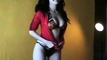 Melanie's Sensual French Striptease
