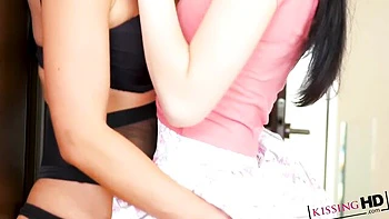 Kissing HD - lesbian trailer